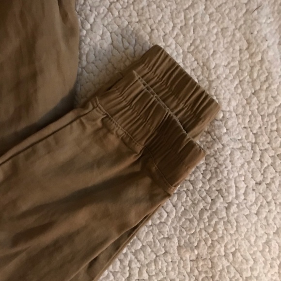 Tan cargo pants w elastic bottoms - Picture 2 of 3